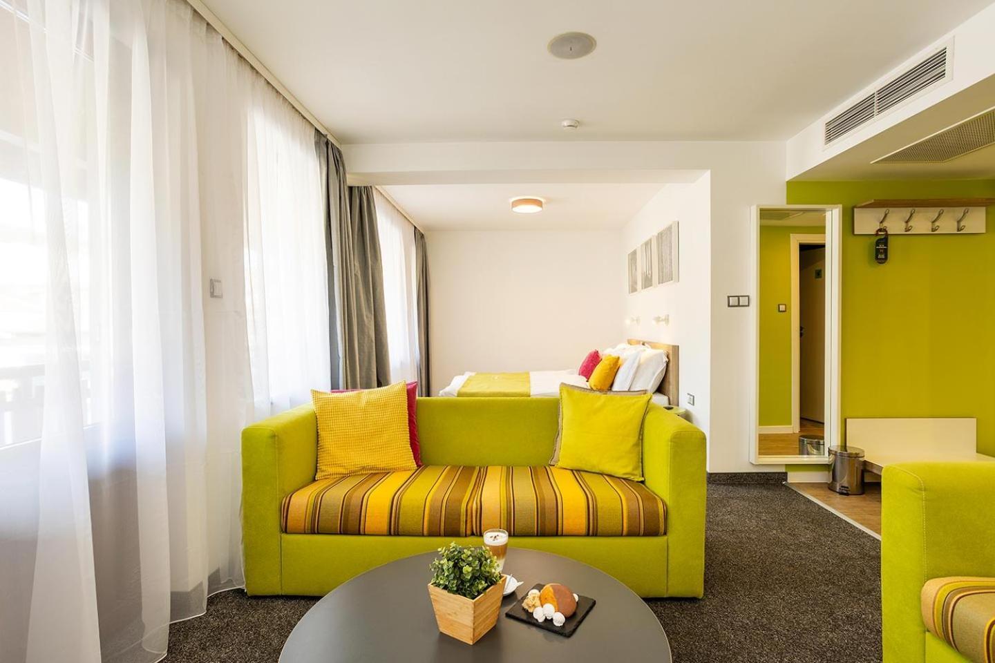 Hotel Compliment Trjawna Exterior foto